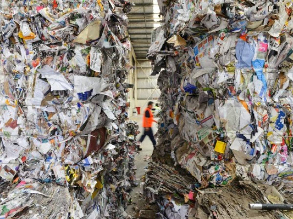 El cierre de los vertederos chinos provoca el caos en el reciclaje mundial