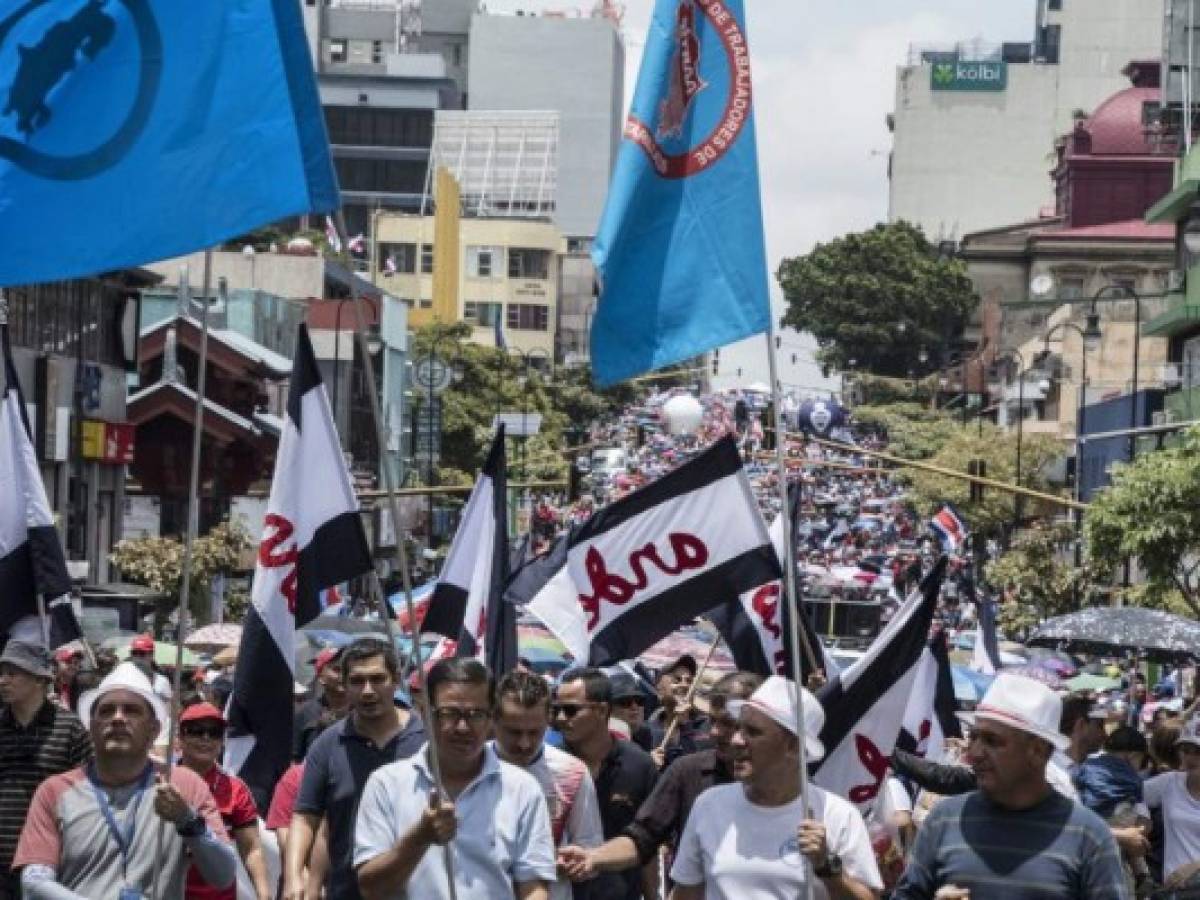 Costa Rica: Sindicalistas bloquean vías en segundo día de huelga contra reforma fiscal