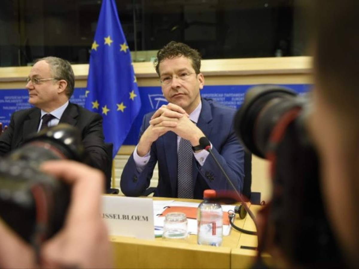 UE bendice plan griego y prorroga rescate
