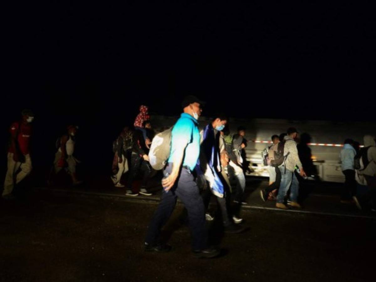 Sale de Honduras primera caravana migrante de 2021, Guatemala en estado de prevención