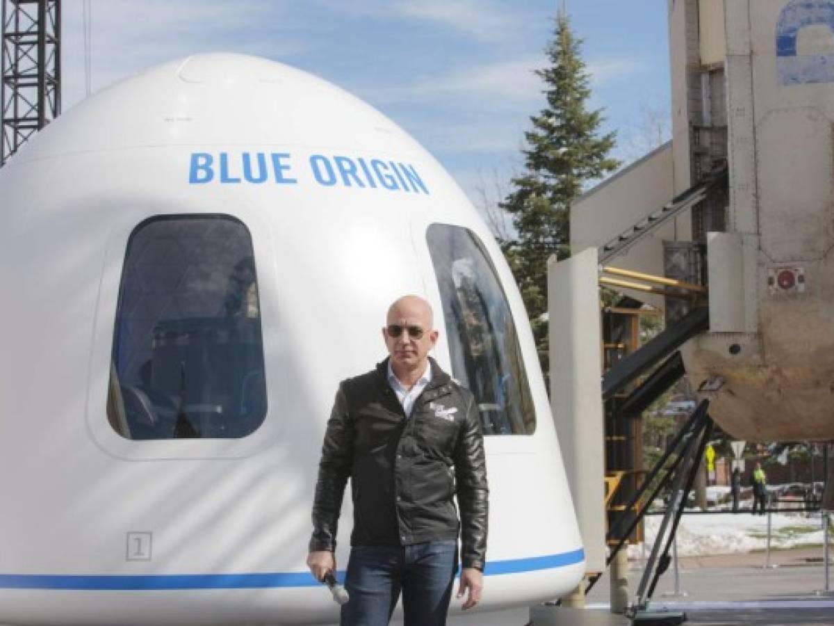 Jeff Bezos dice que se unirá al primer viaje de turismo espacial de Blue Origin el 20 de julio