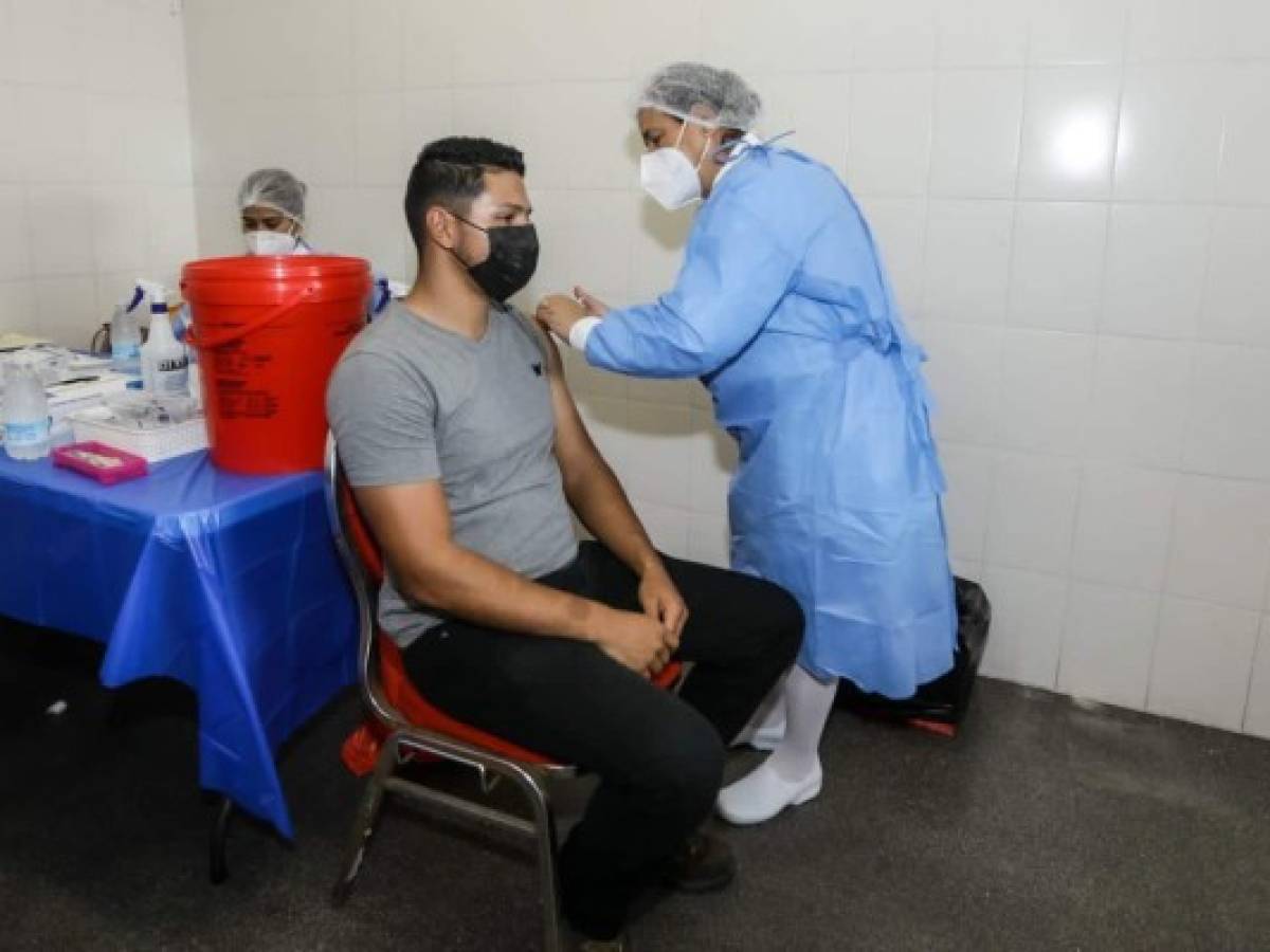 Panamá suma a hospitales privados en vacunación contra COVID