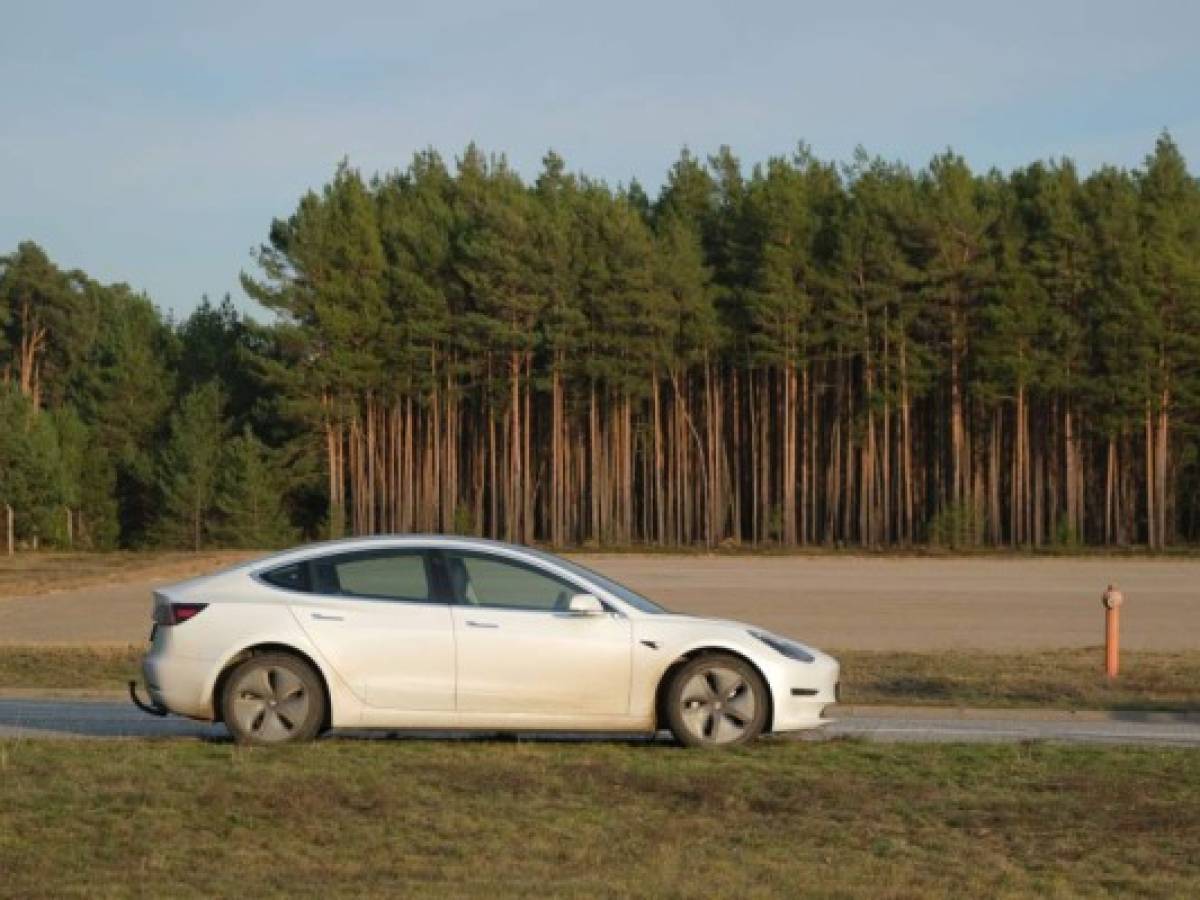 Desactivan siete bombas de Segunda Guerra Mundial en planta de Tesla en Alemania