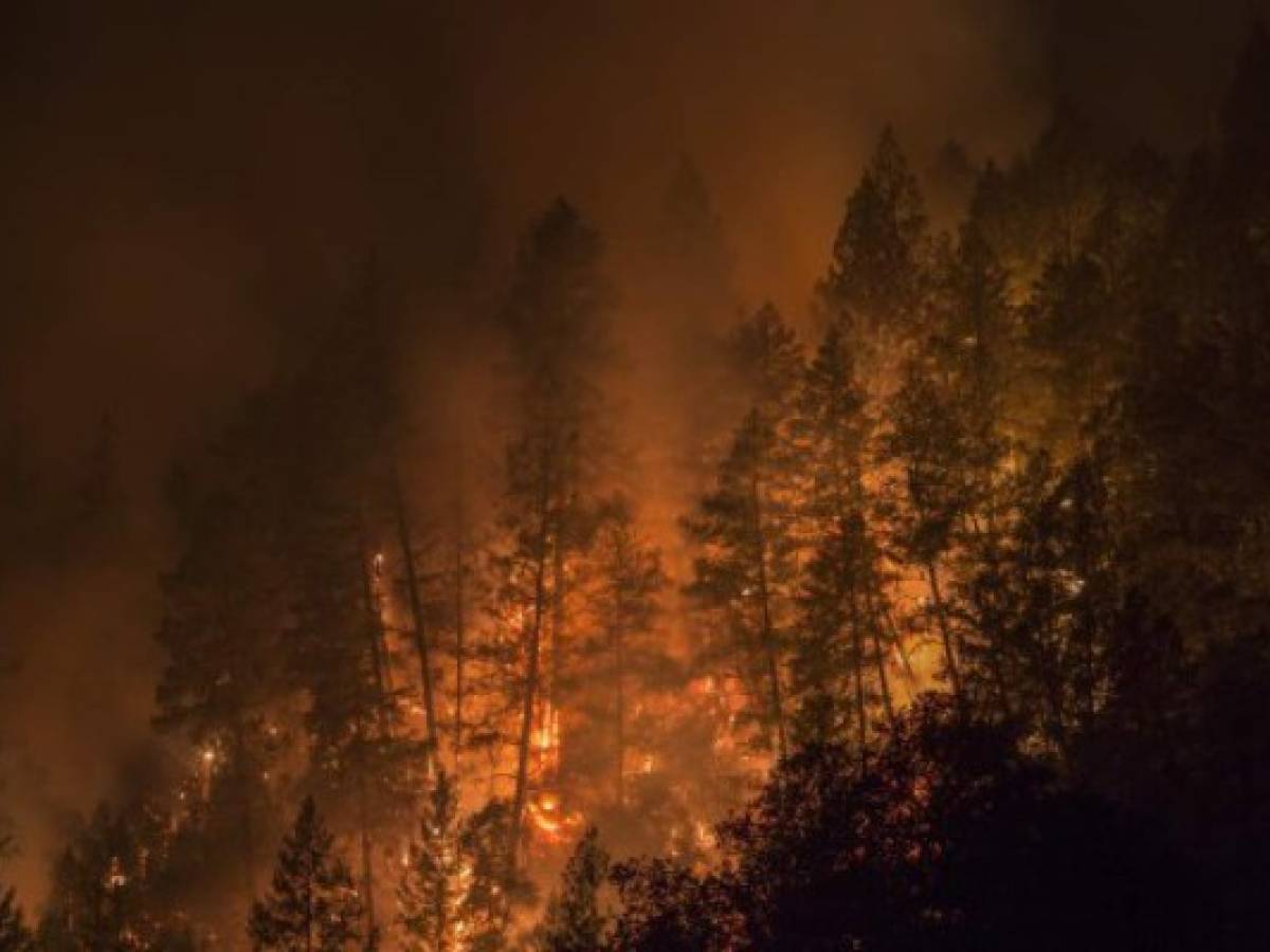 Incendios obligan a 100.000 californianos a evacuar