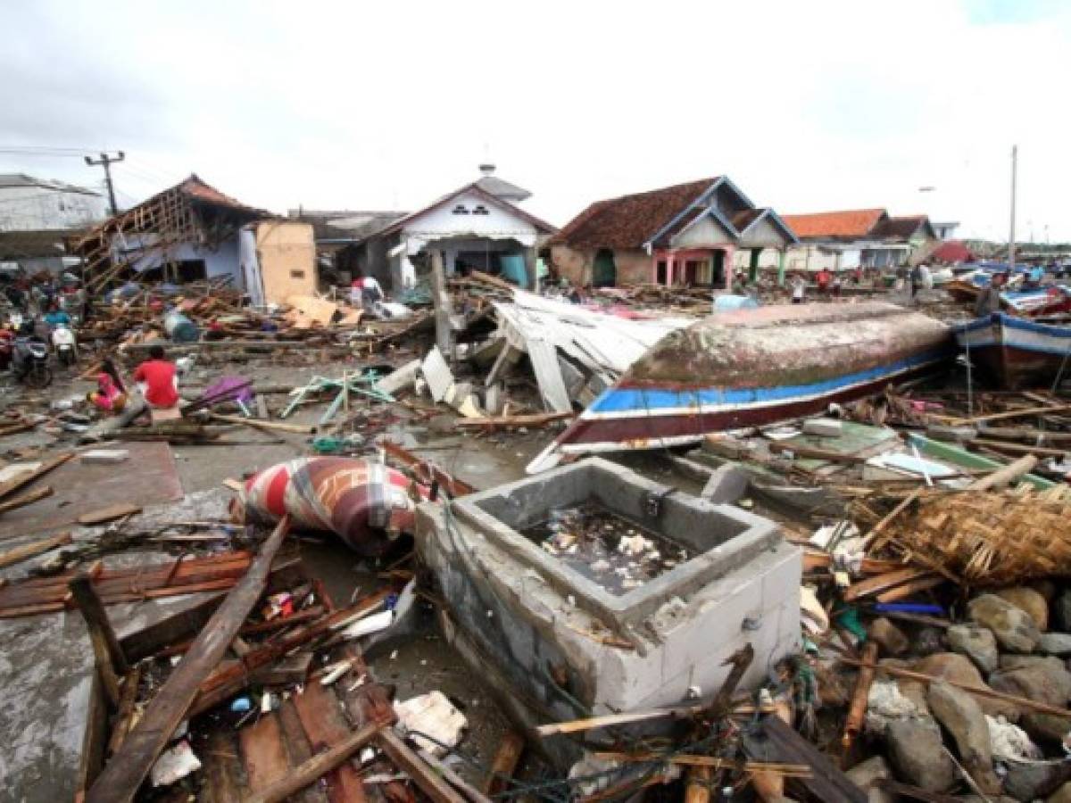 Superviviente en Indonesia: El tsunami se lo llevó todo