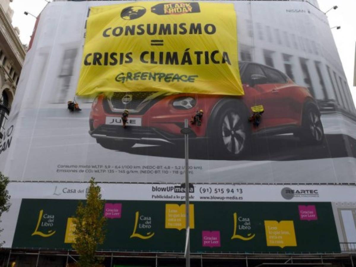 Protestas contra consumismo y consecuencias climáticas del 'Black Friday'