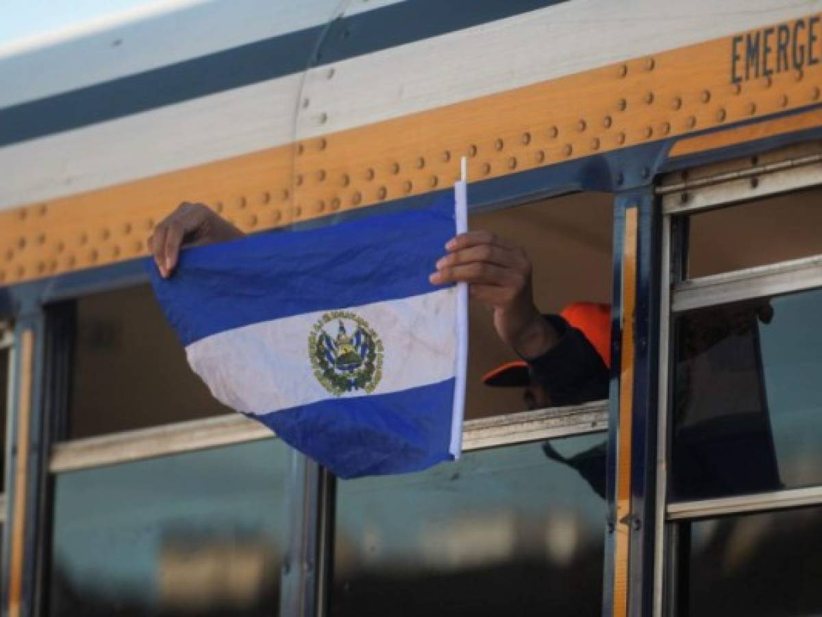 Nuevo grupo de migrantes salvadoreños emprende ruta hacia EEUU