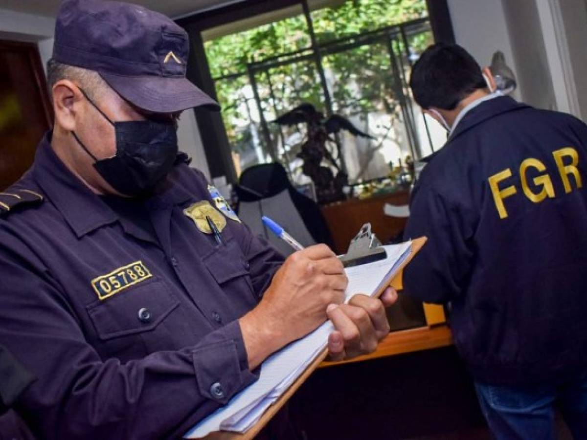 La Fiscalía y la Policía de El Salvador allanan las sedes de siete ONG por supuesta malversación de fondos