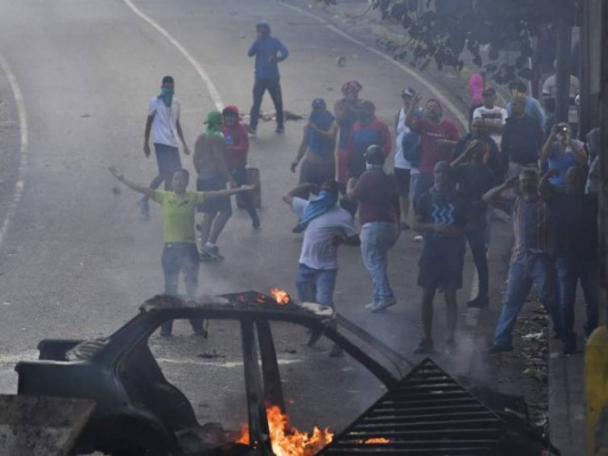 Venezuela: Opositores desafían en las calles segundo mandato de Maduro