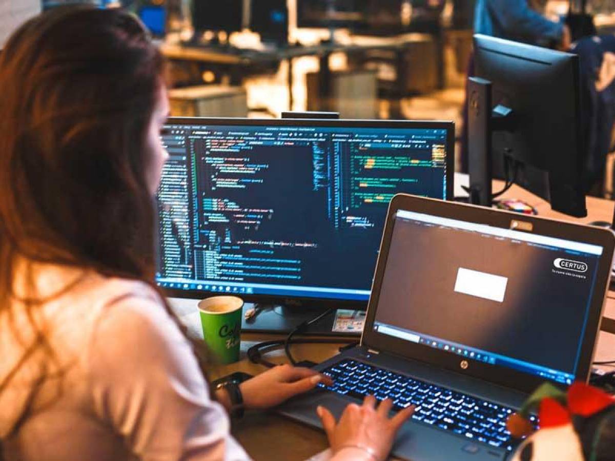 Escasez de desarrolladores de software en EEUU brinda oportunidades a latinoamericanos