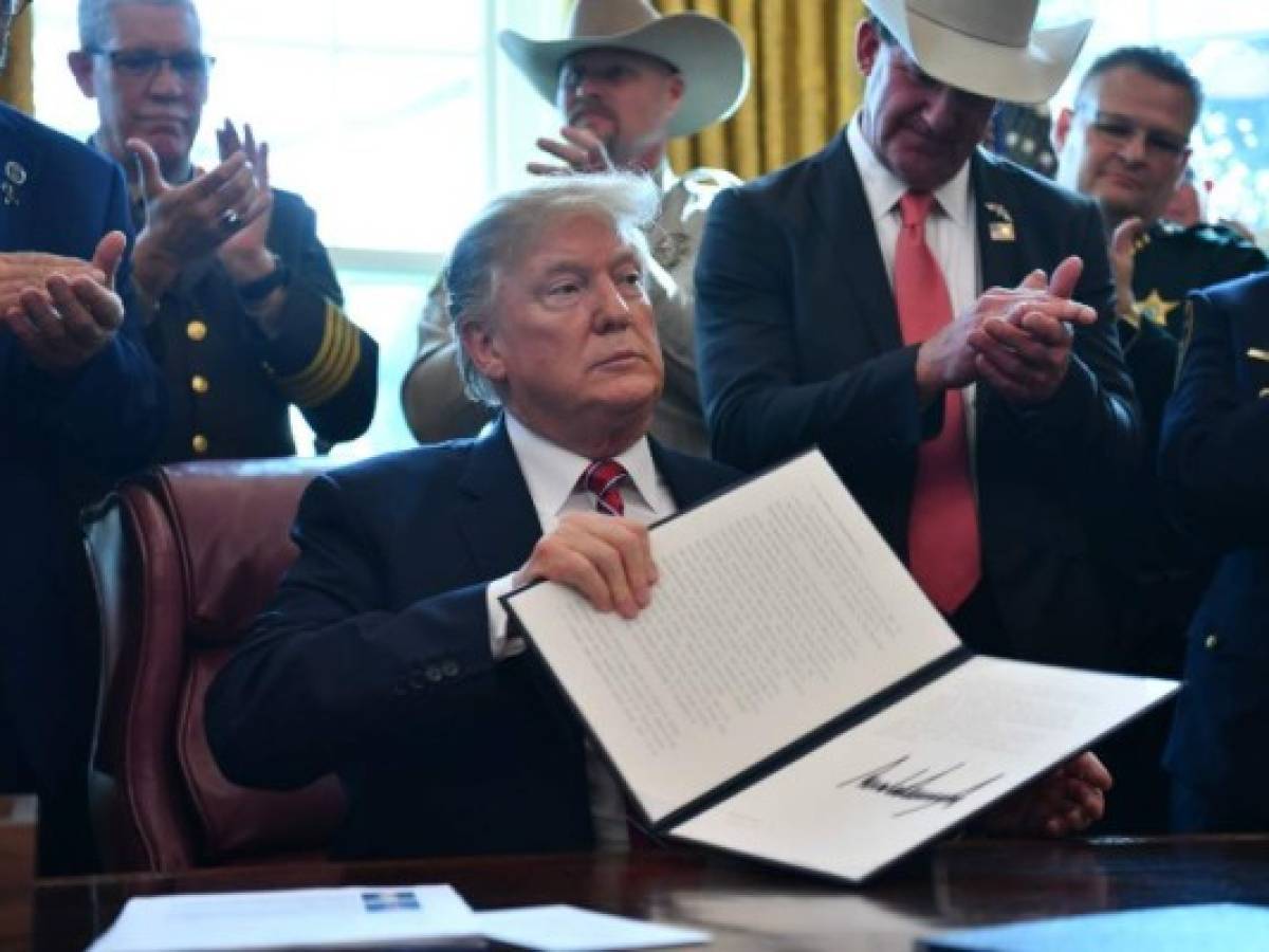 Trump usa su primer veto para cumplir con la construcción del muro