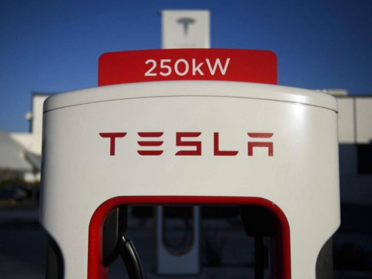 Tesla vale más de US$800.000 millones y supera a Facebook