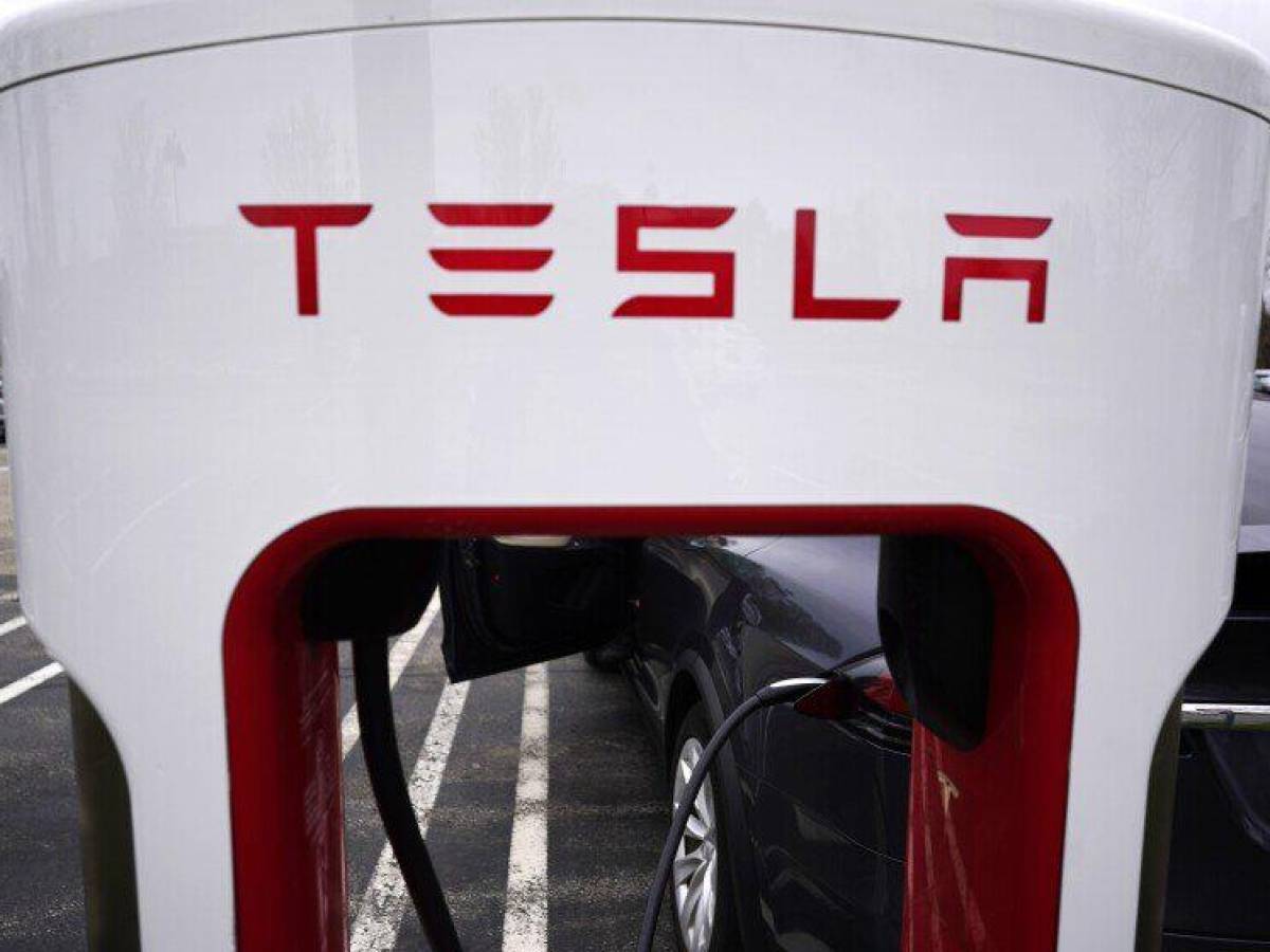 Tesla retira 1340.000 vehículos por falla en pantalla