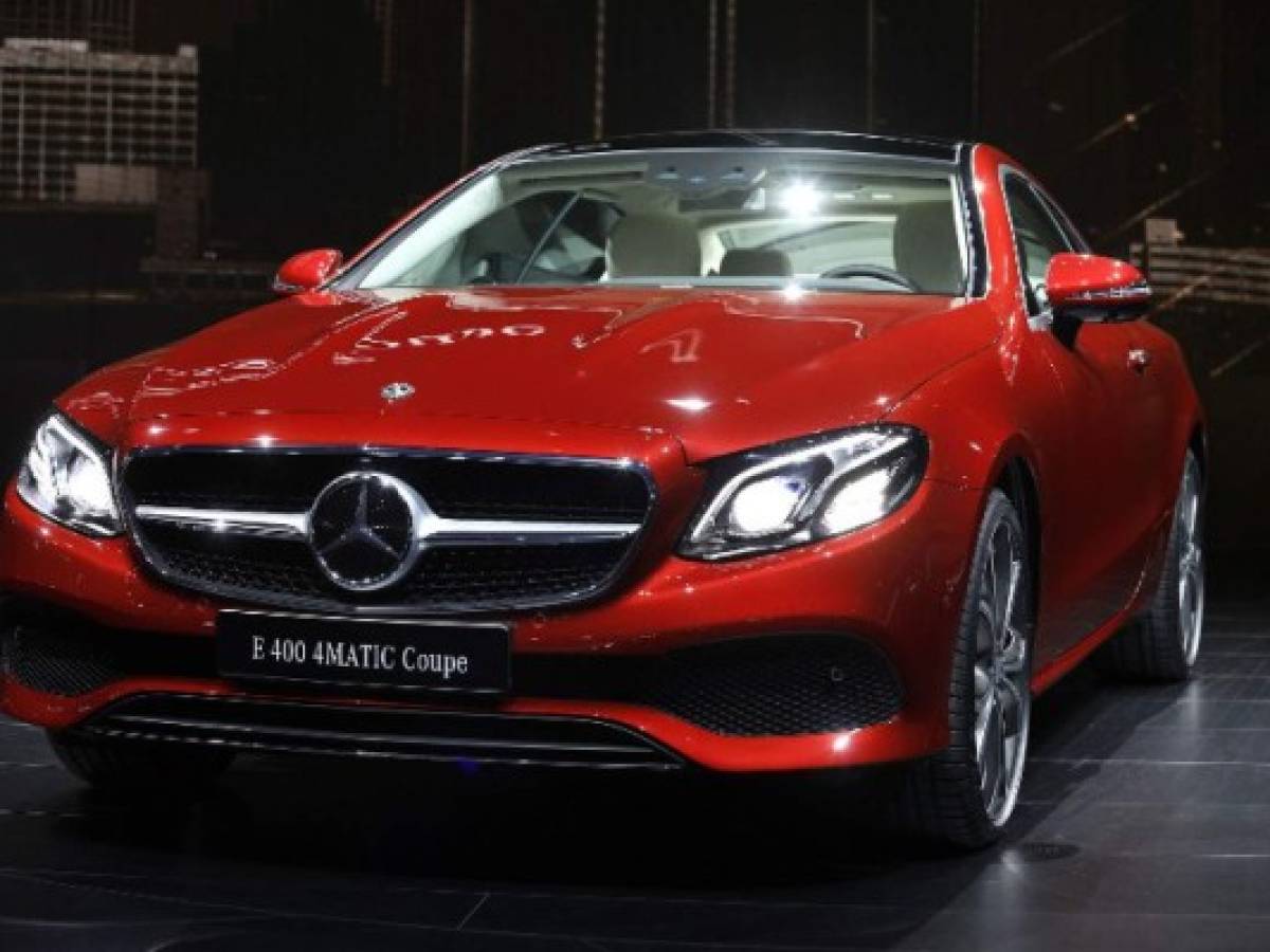 Mercedes-Benz desbanca a BMW como primer fabricante de autos de lujo