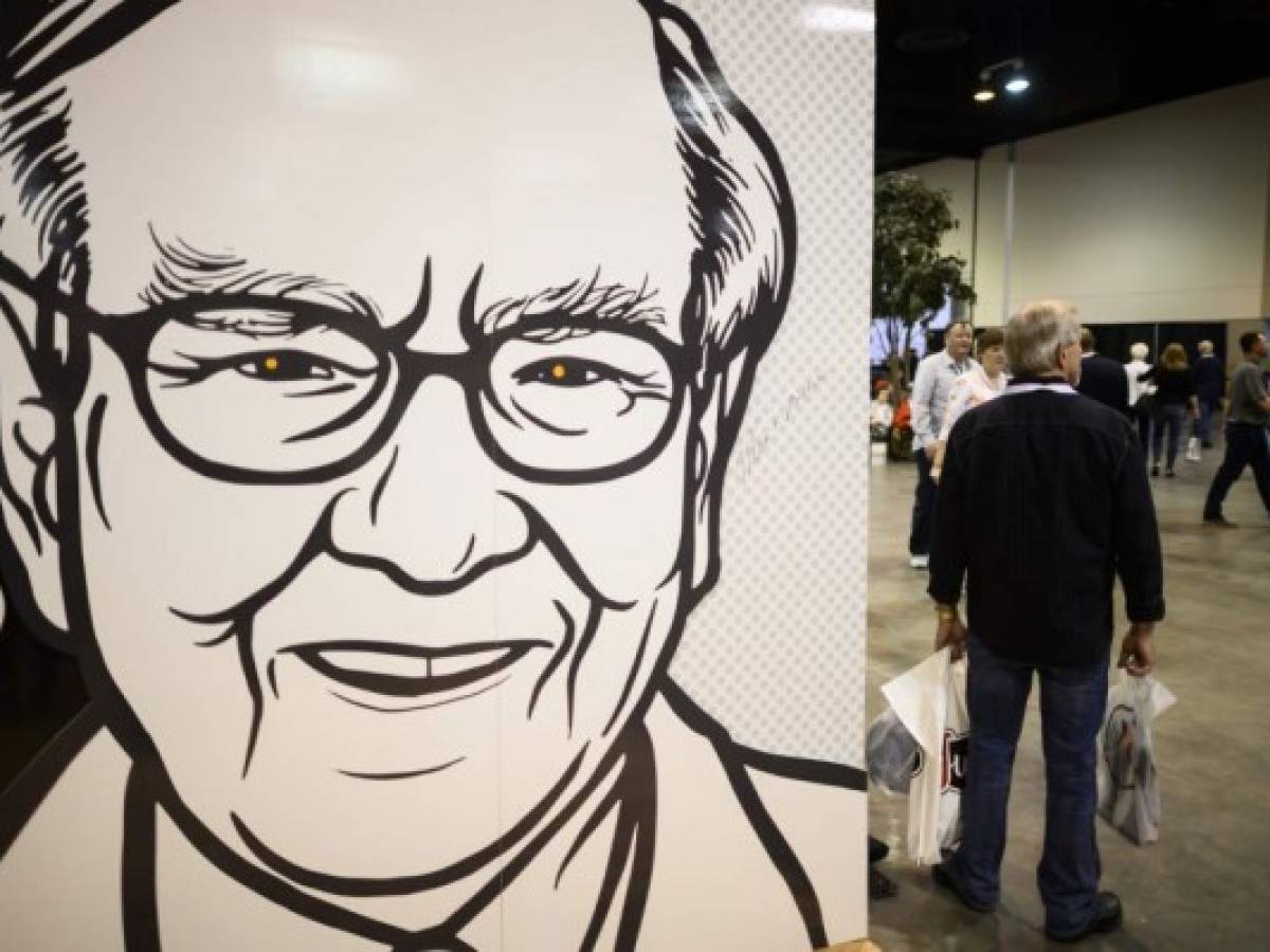 Ricos y admiradores celebran al multimillonario Warren Buffett