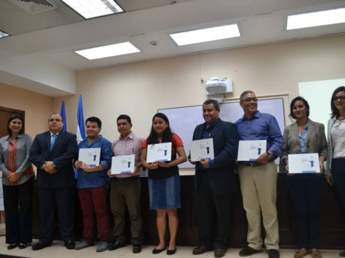 Editor Adjunto de EyN gana Premio periodístico