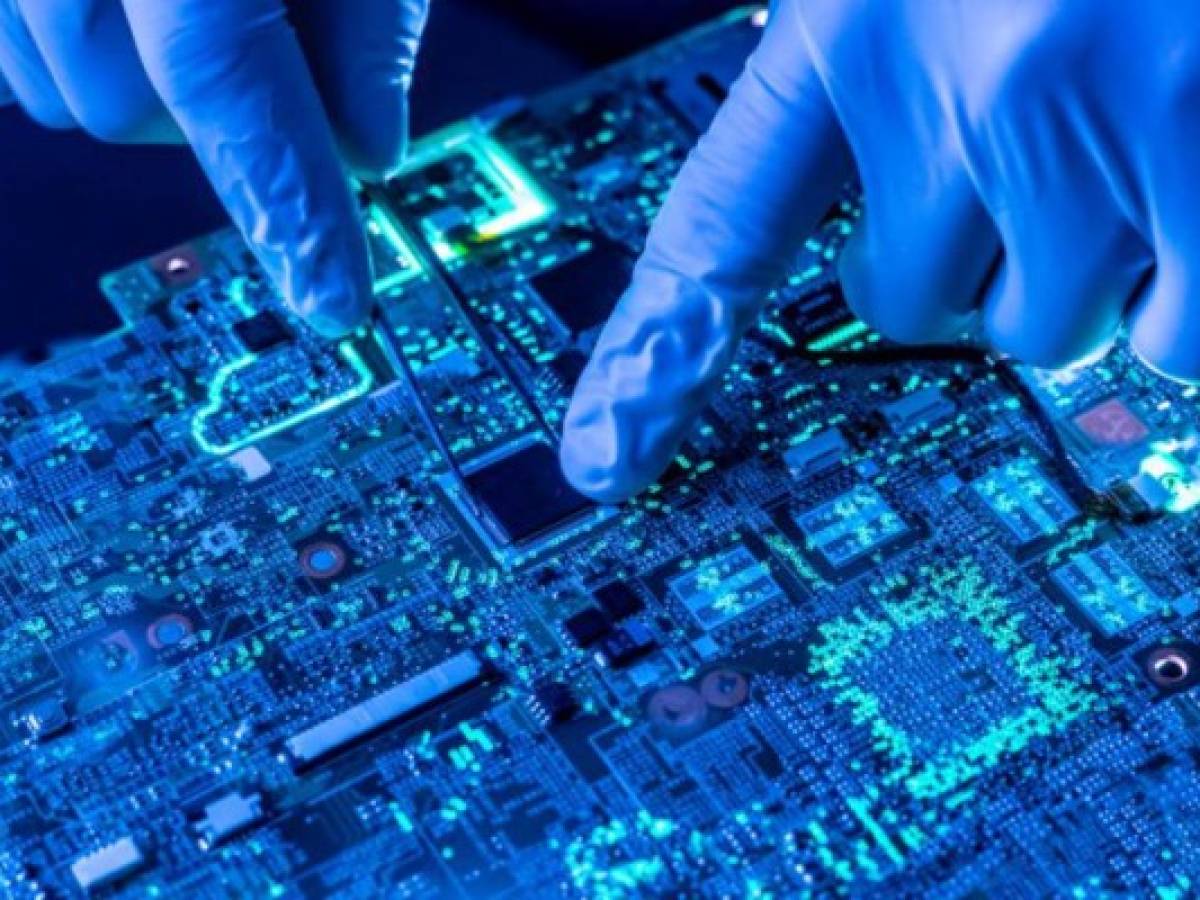 En cada producción de microchips, se requiere más luz, más agua, más gases de efecto invernadero