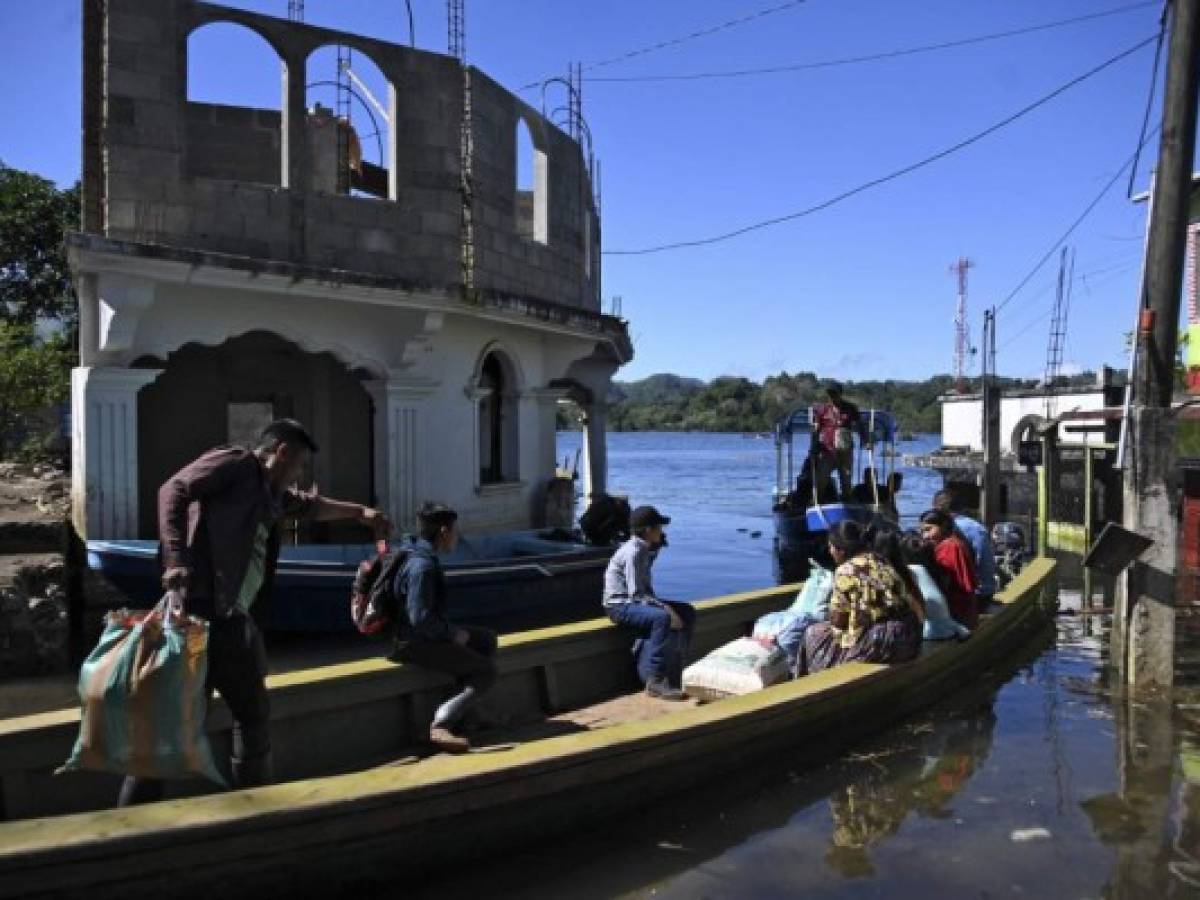 Campur, aldea que los huracanes convirtieron en laguna en Guatemala