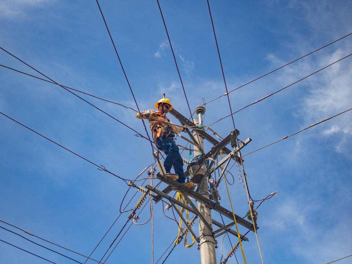 Operadores de energía del istmo en alerta tras impactos de Julia