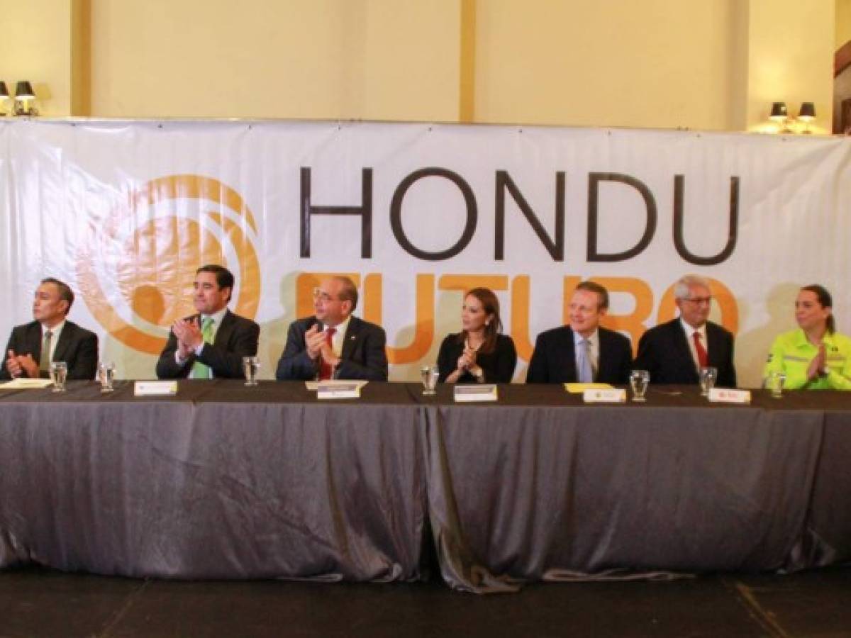 Becas Hondufuturo benefició a 25 estudiantes