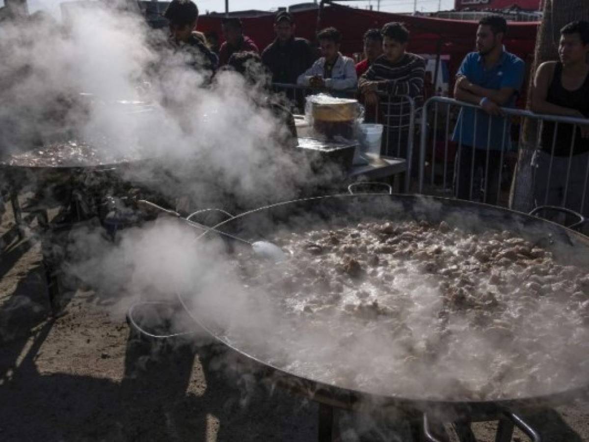 'Paella solidaria' para la Navidad de los migrantes centroamericanos en Tijuana