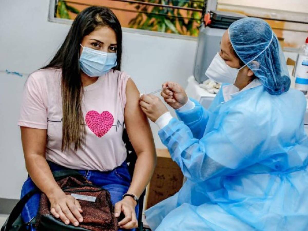 El Salvador habilita tercera dosis de anticovid para mayores de 18 años