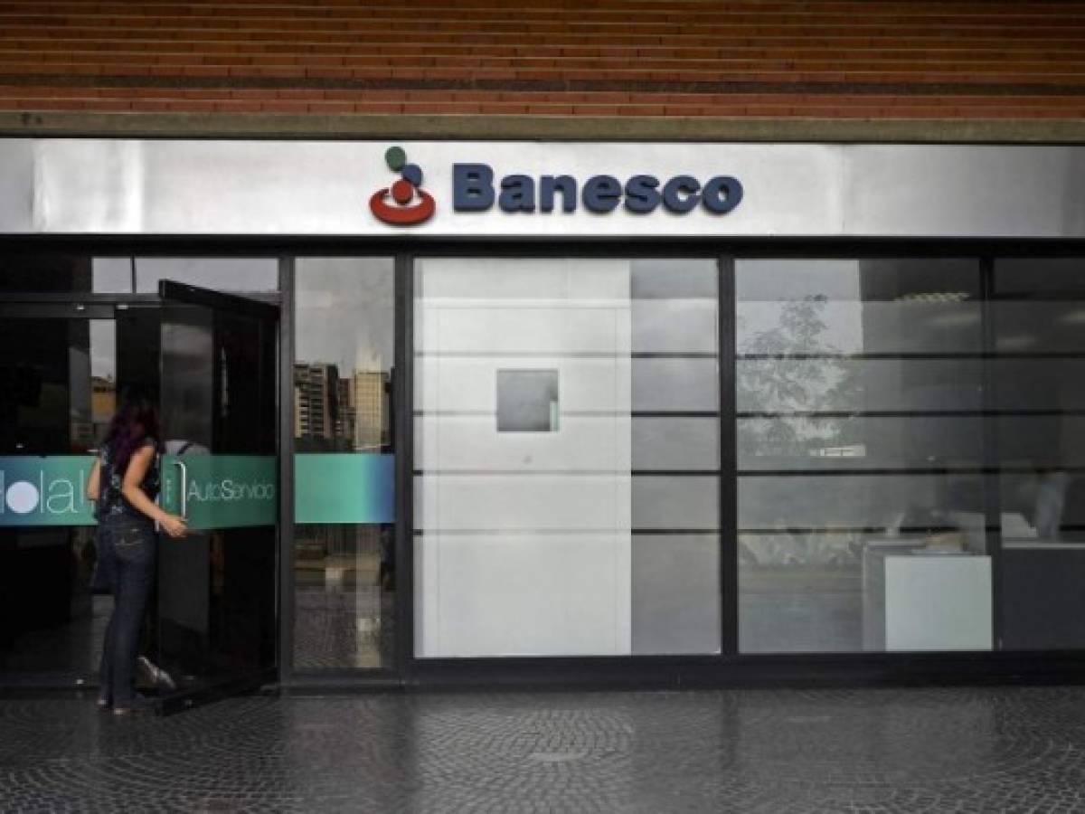 Venezuela ordena intervenir al banco Banesco