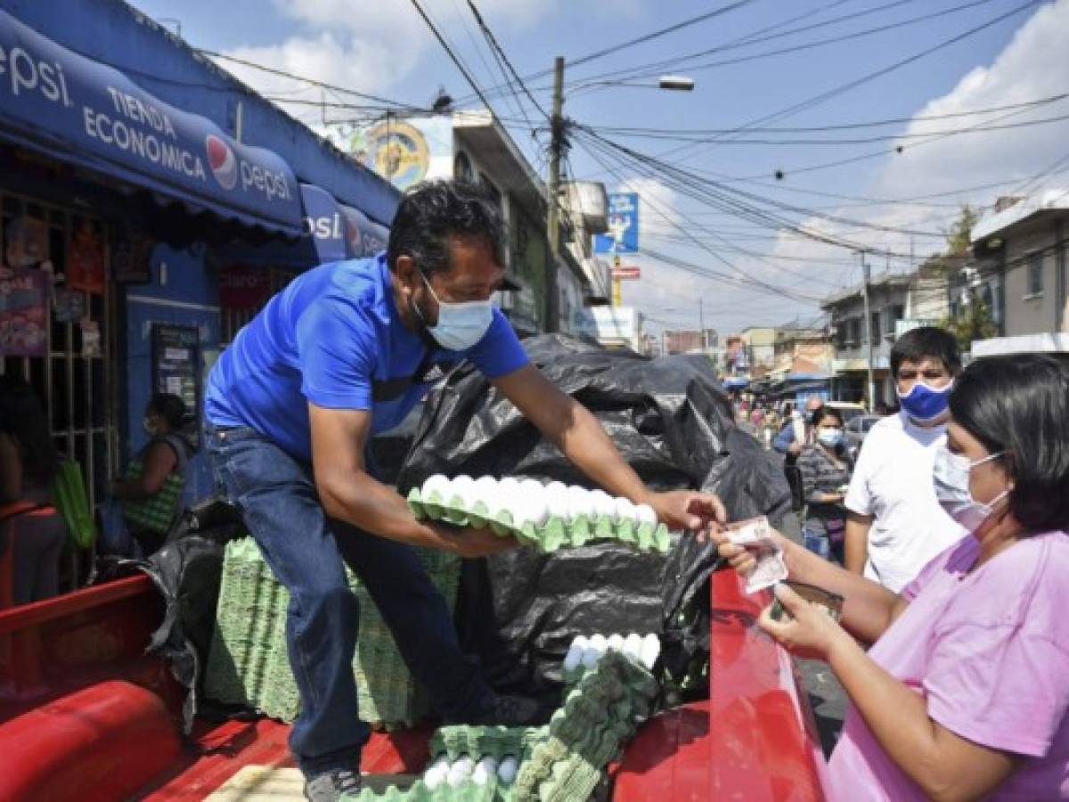 Guatemaltecos salen a abastecerse en masa por endurecimiento de restricciones