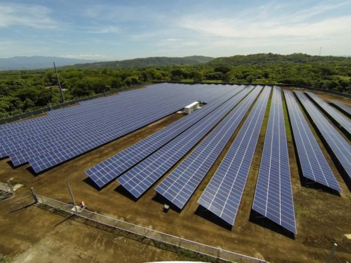 AES abastecerá 8.000 hogares salvadoreños con energía solar