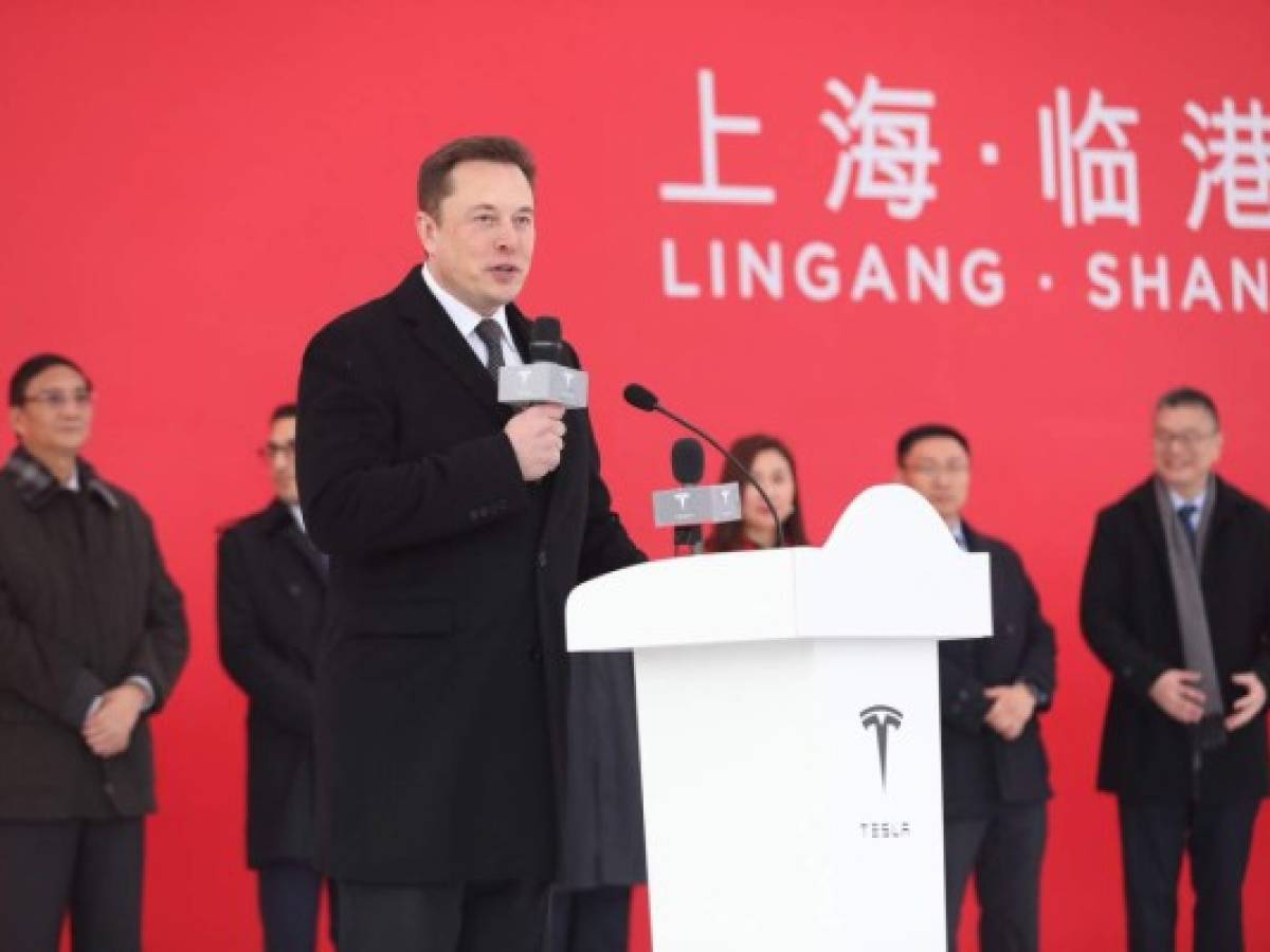 Elon Musk inicia construcción de planta de Tesla en China