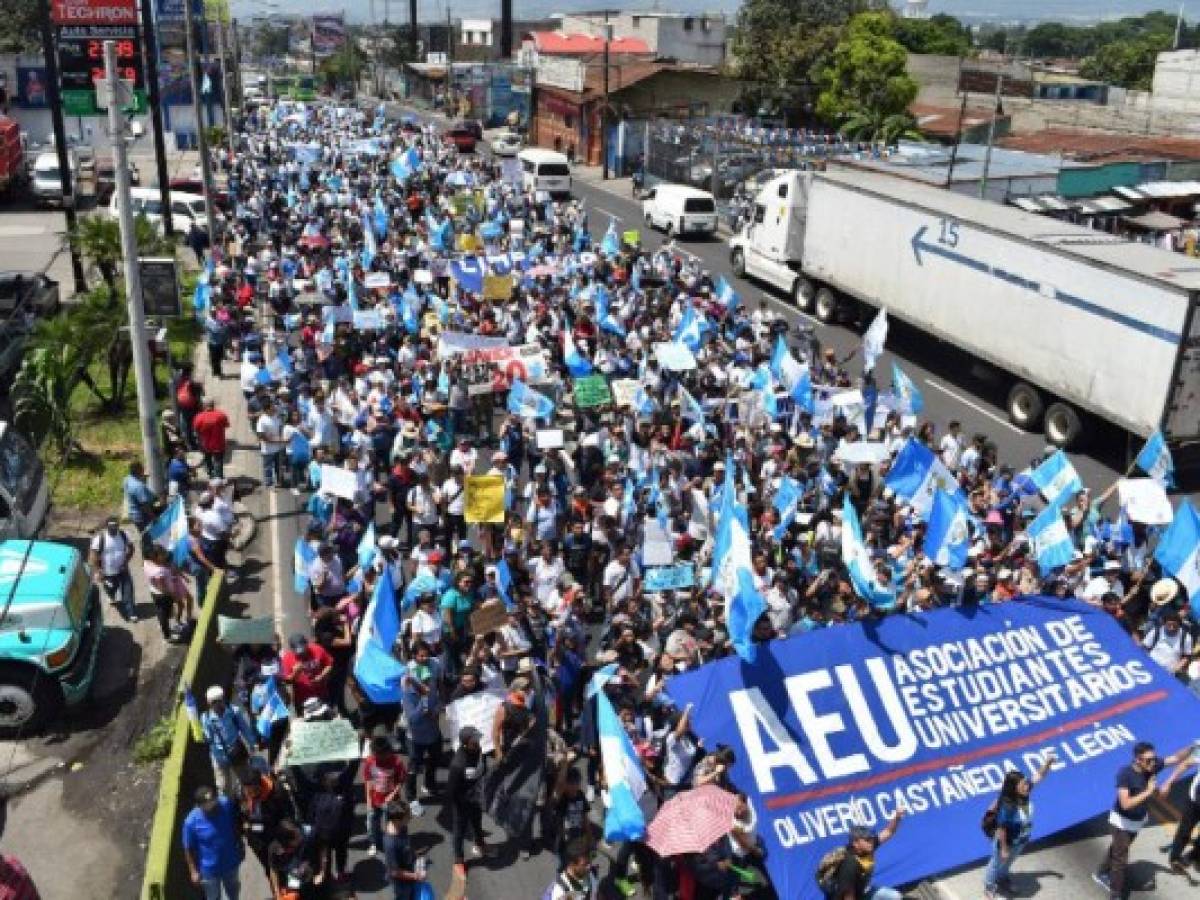 Guatemala: Los indignados copan calles y plazas en protesta anticorrupción