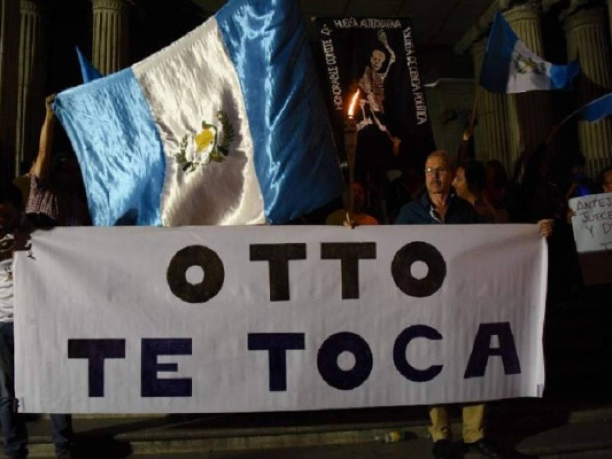Contraloría General de Guatemala pide renuncia de Otto Pérez