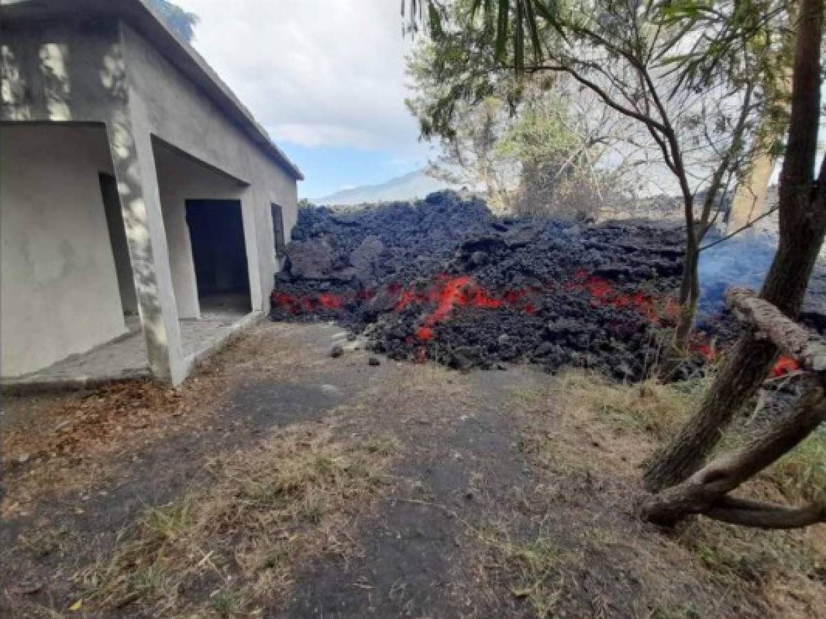 Flujo de lava del volcán de Pacaya amenaza a comunidad en Guatemala