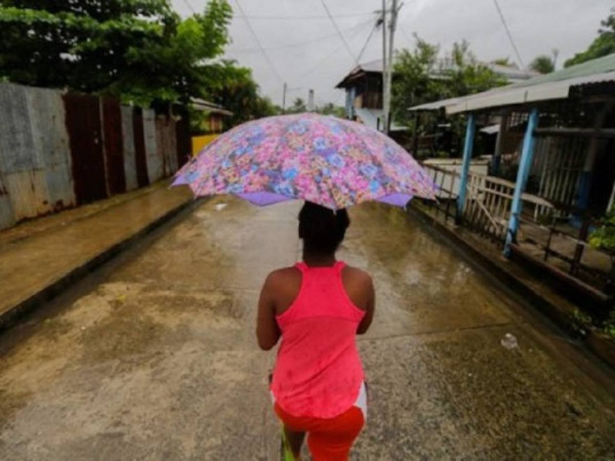 Huracán Otto perdió fuerza y se convirtió en tormenta tropical