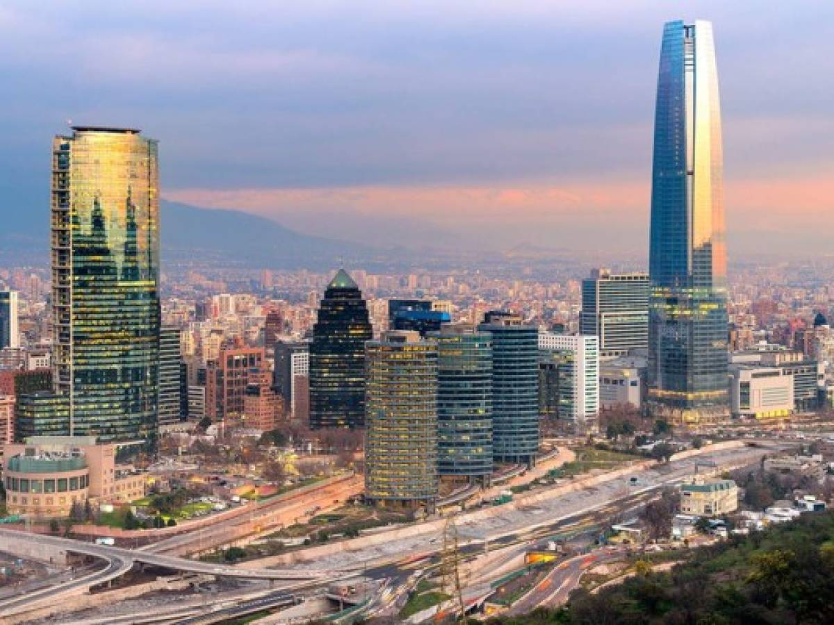 Por qué Chile, el país más competitivo de América Latina, es el que más cayó del ranking mundial