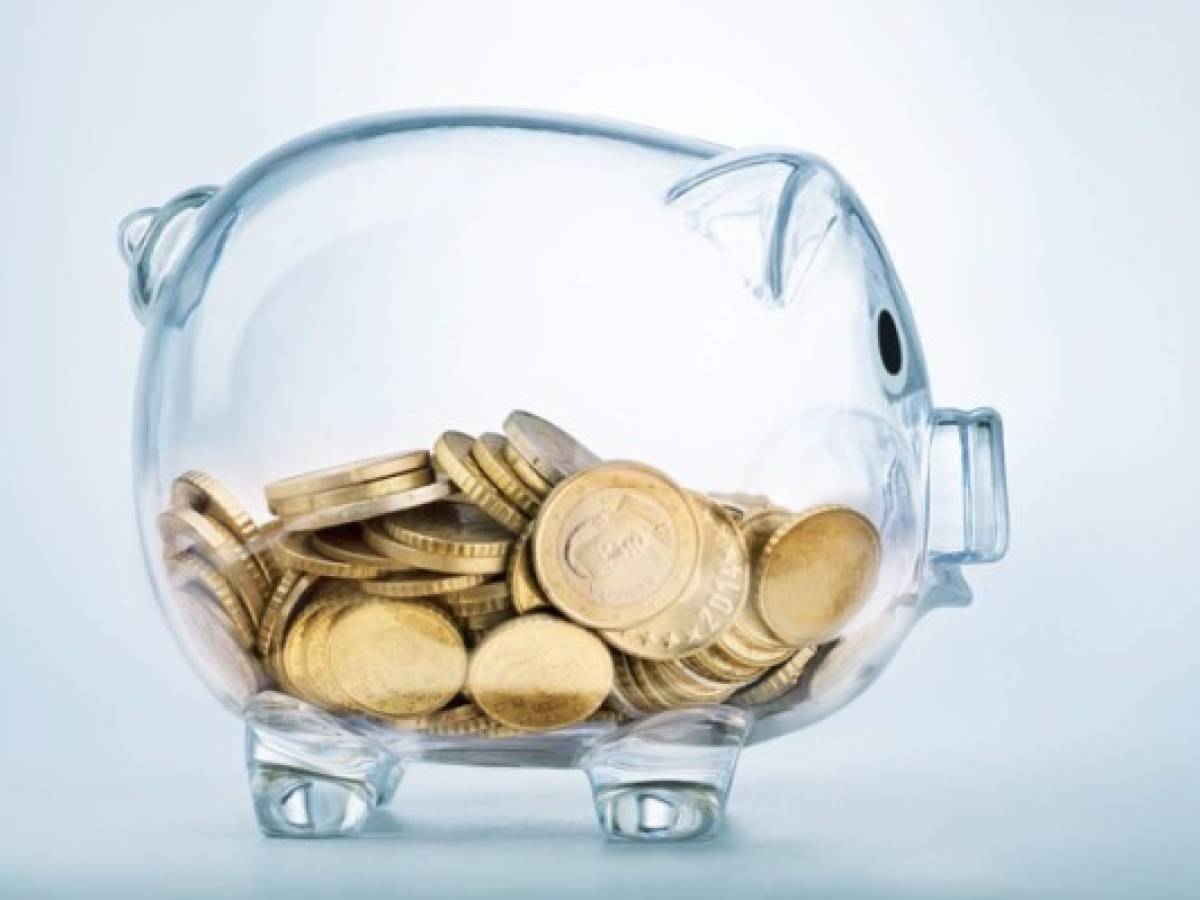 Pensiones en El Salvador: el debate por control privado o estatal