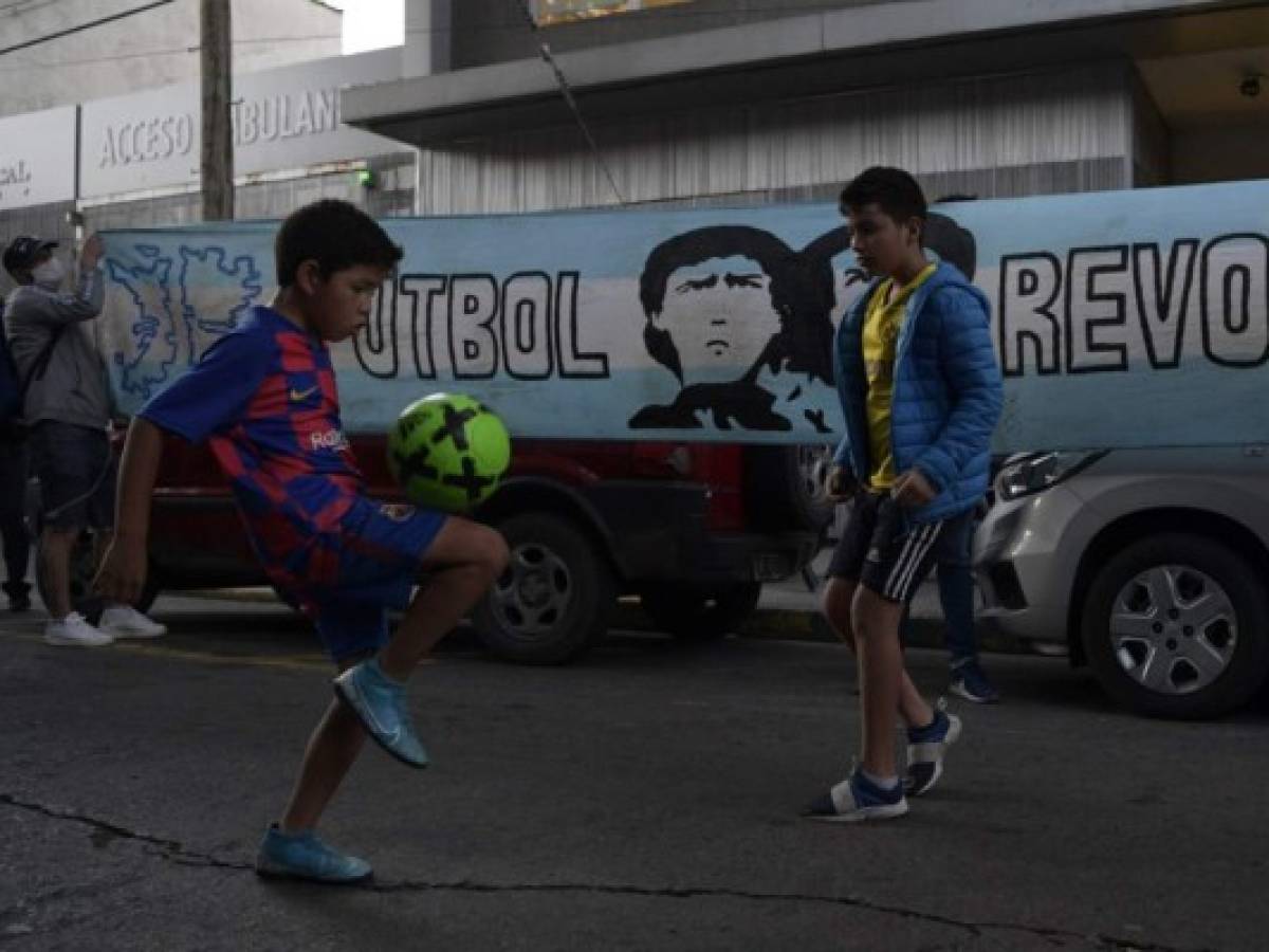 Maradona se recupera de la operación de un hematoma en la cabeza