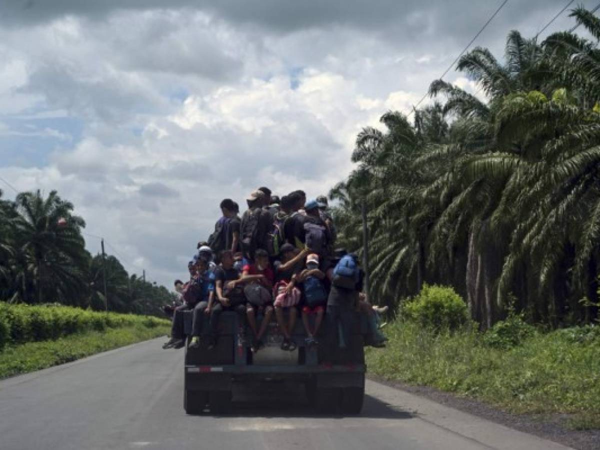 Muere migrante hondureño al caer de vehículo en caravana en Guatemala
