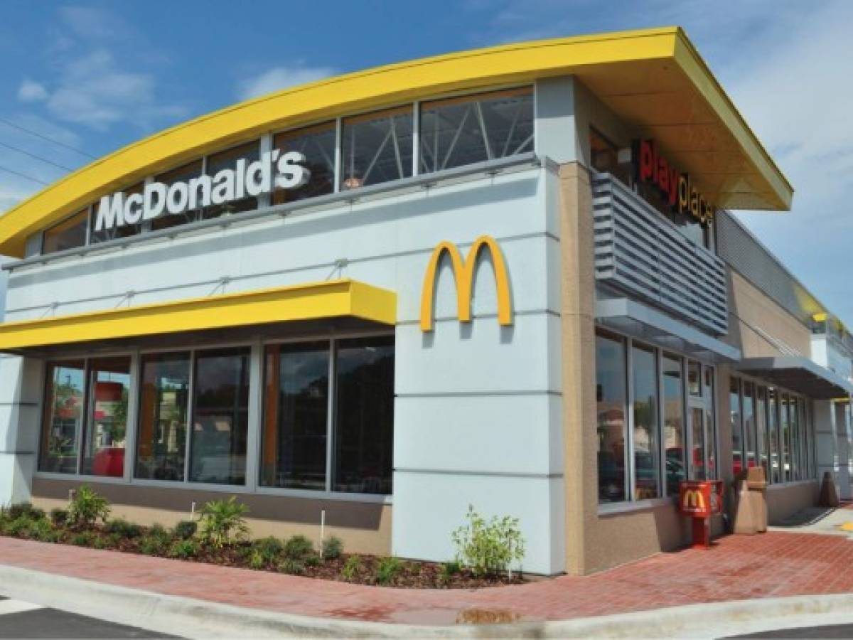 Demandan a McDonald's en EEUU por supuestamente favorecer a propietarios blancos
