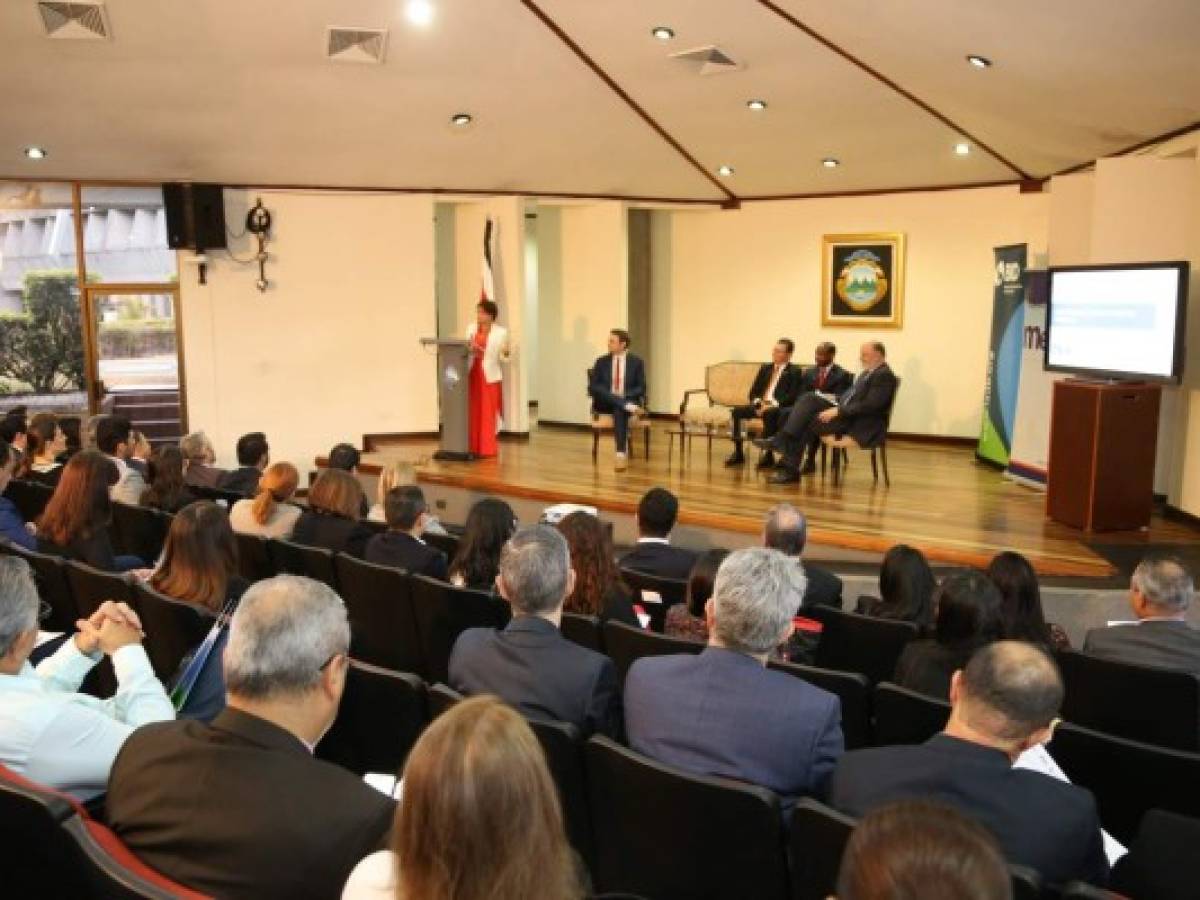Costa Rica: Gobierno impulsa drástica simplificación de trámites