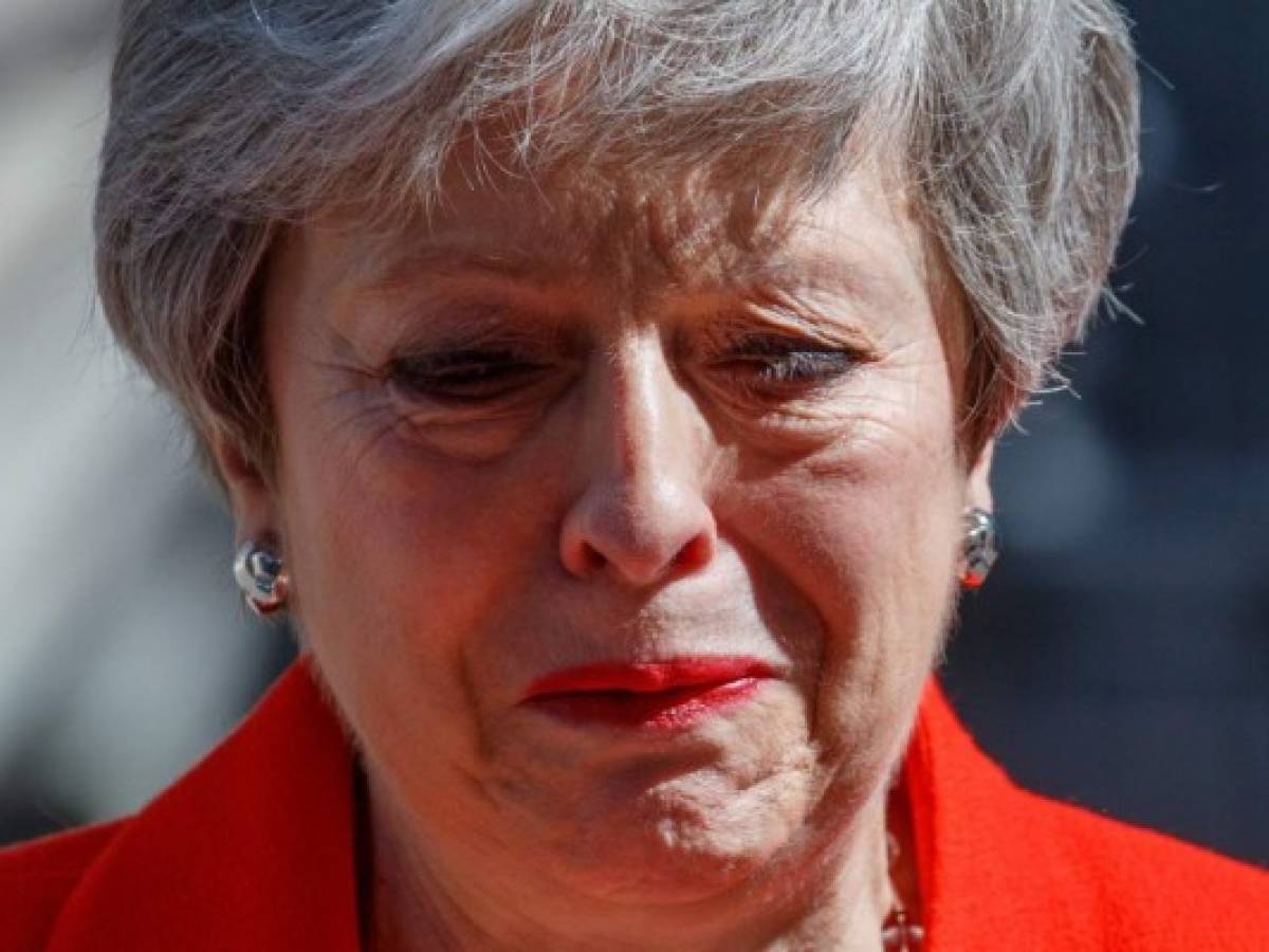 Reino Unido: Theresa May dimite, derrotada por un Brexit imposible