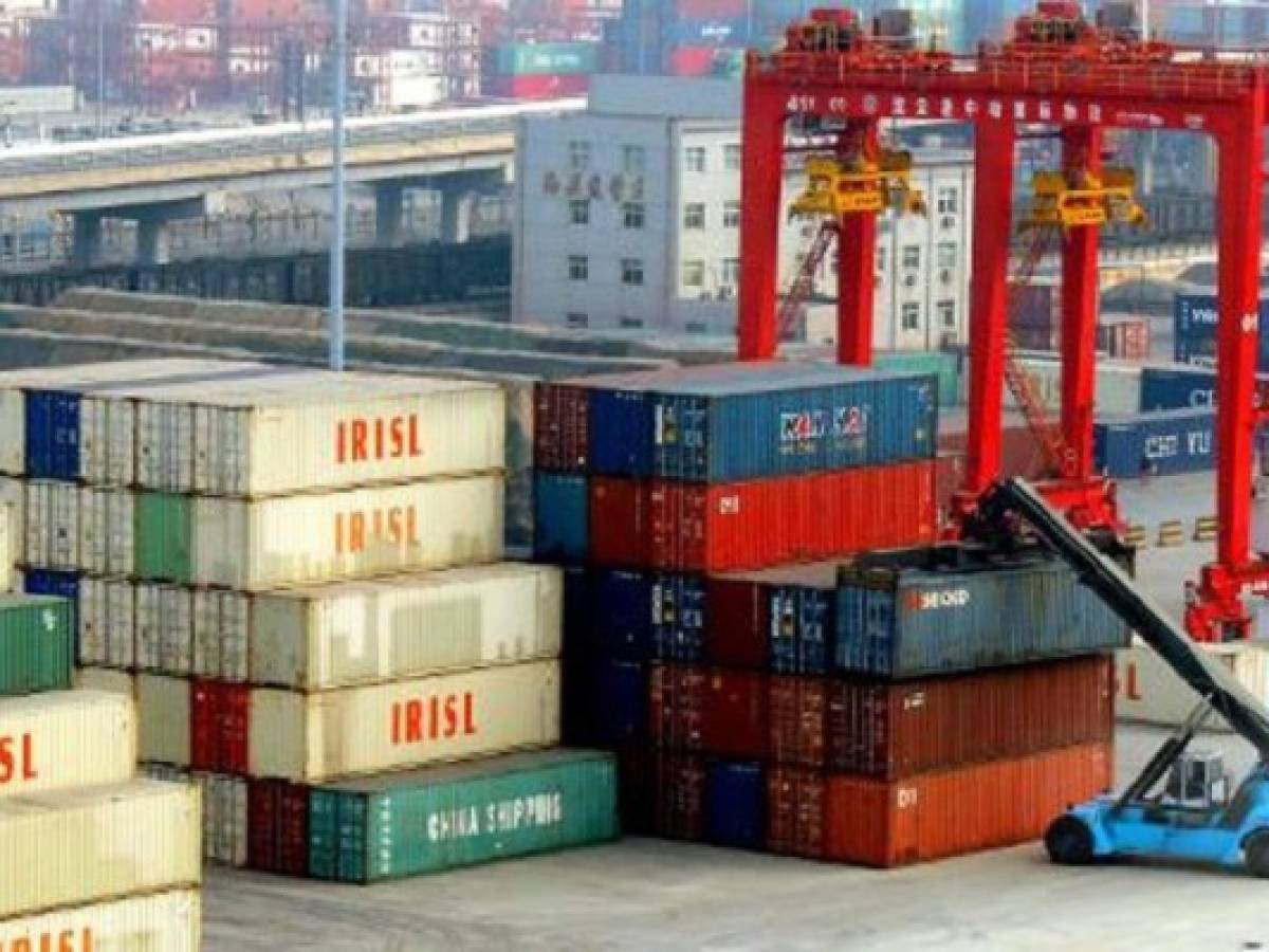 Importaciones chinas caen un 18%