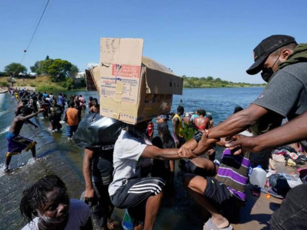 Por qué muchos miles de haitianos convergieron en la frontera entre Estados Unidos y México