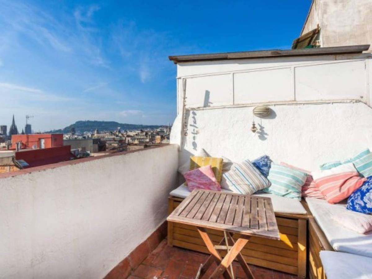 Barcelona amenaza con endurecer su guerra contra Airbnb