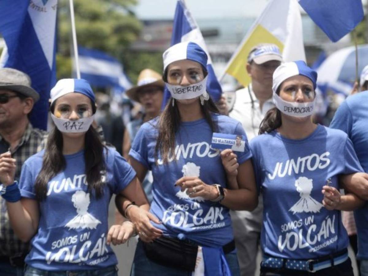 Miles de nicaragüenses marchan en apoyo obispos
