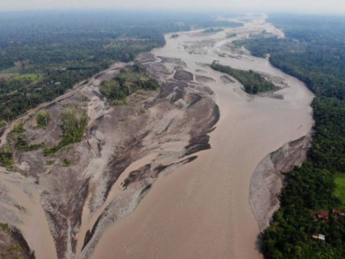 Fuga de petróleo vertió 6.300 barriles en Amazonia ecuatoriana tras rotura de tubo