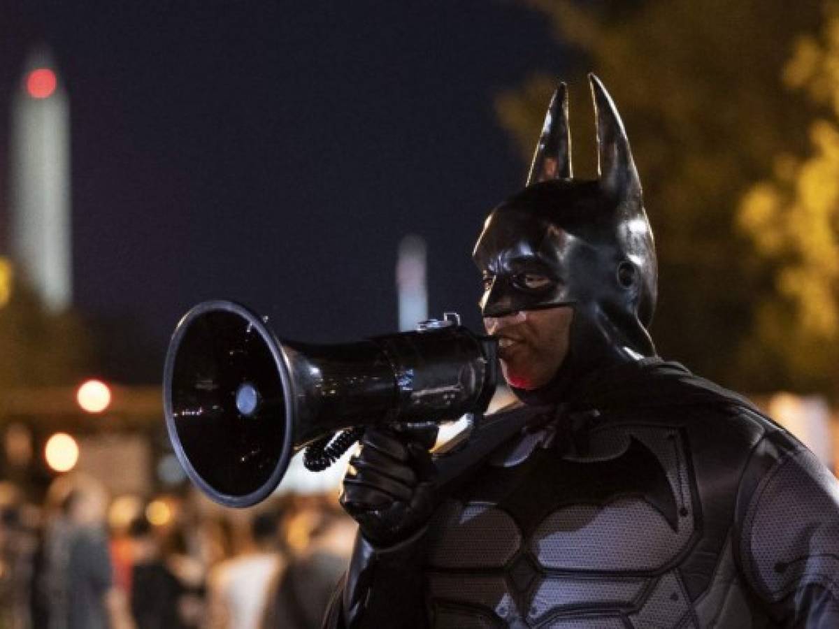 Detienen filmación de nueva 'Batman' tras caso de covid-19 en el set