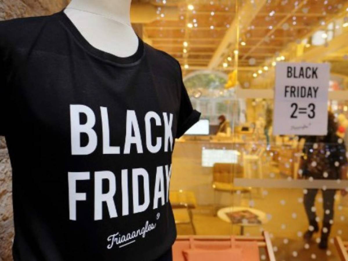 Estadounidenses se vuelcan en el 'Black Friday' aprovechando descuentos