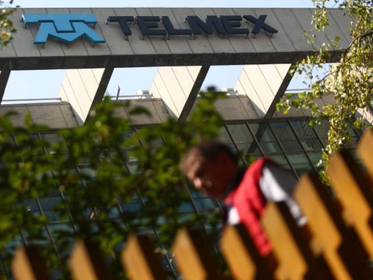 Slim dividirá unidad de Telmex, por orden del regulador