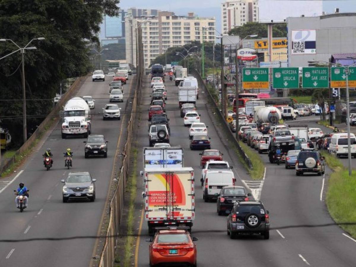 Gobierno de Costa Rica amplía restricción vehicular ante COVID-19 pero anuncia regreso de eventos masivos  